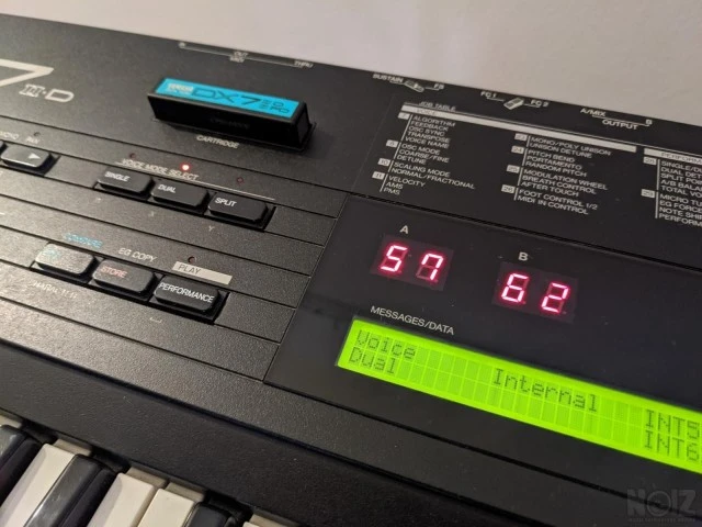 Yamaha DX7 (DX7IID) με σκληρή θήκη/hard 
