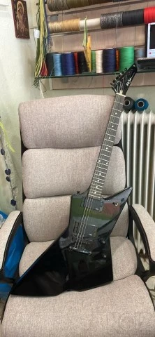 Harley benton explorer guitar bundle