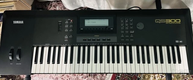 Yamaha QS300 Synthesizer