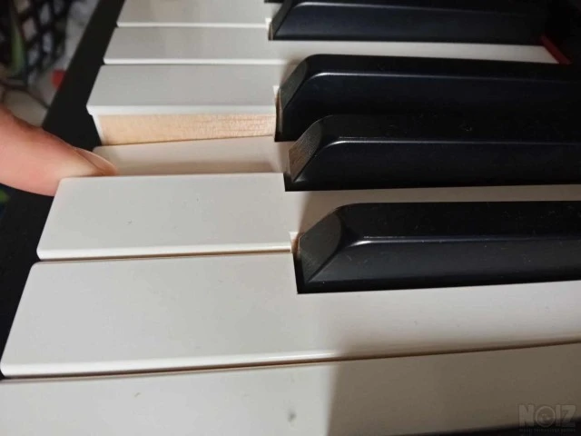 Yamaha CLP-645B - Black