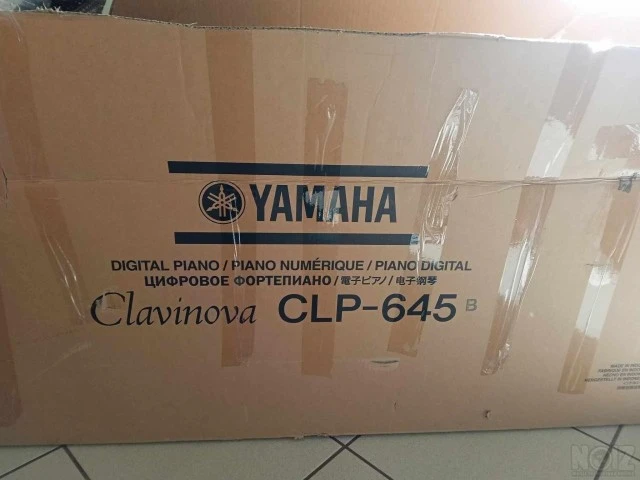 Yamaha CLP-645B - Black