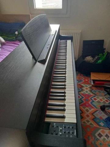 Yamaha CLP-645B - Black