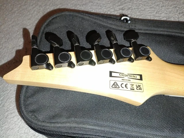 Ibanez GRG121DX + Extras