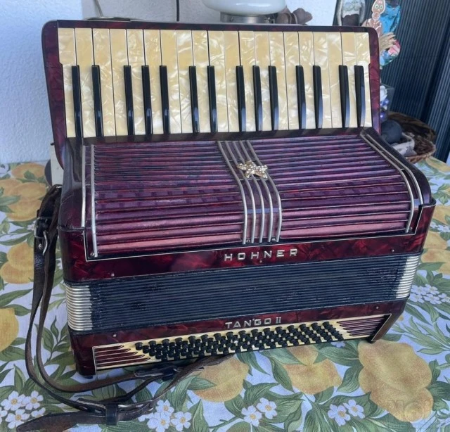 Ακκορντεόν HOHNER TANGO 2