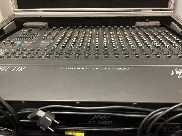 Peavey XR1600D mixer