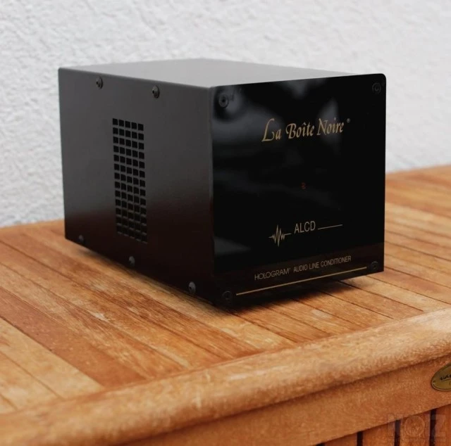 La Boite Noir Hologram Audio Line Condit