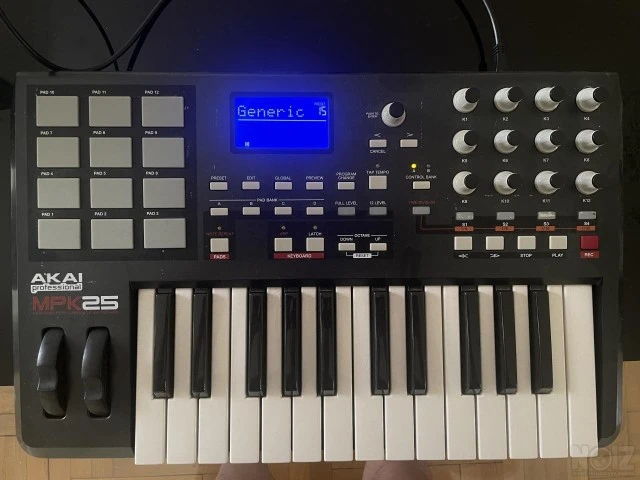 Akai MPK 25 Midi Keyboard Semi Weighted