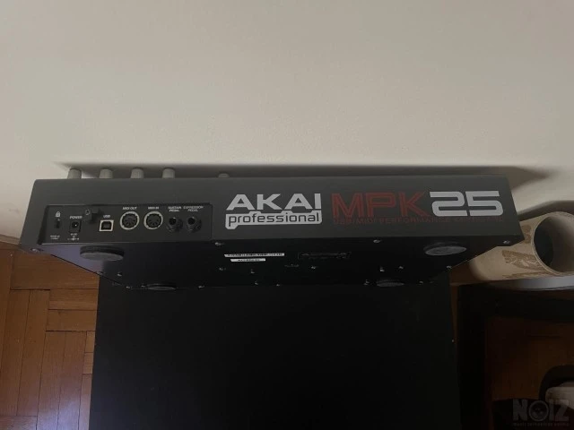 Akai MPK 25 Midi Keyboard Semi Weighted