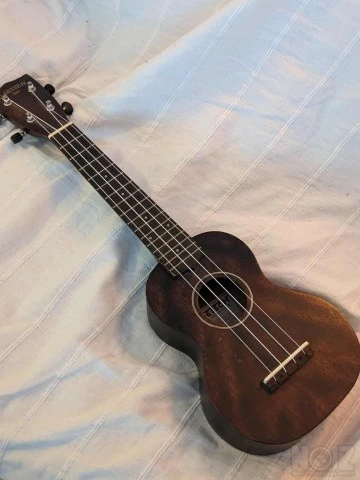 Ukulele Gretsch G 9110 + soft case