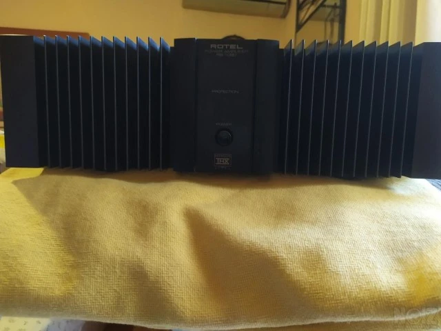 Rotel  RB 1080 τελι