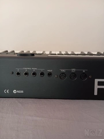 Rolland Xp-60 synthesizer keyboard
