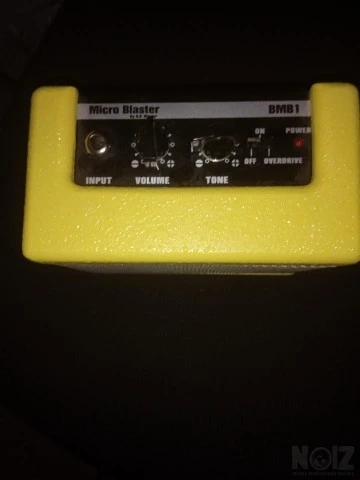 SpongeBob electric guitar with amp
