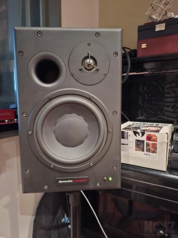 Dynaudio bm15a active studio monitors