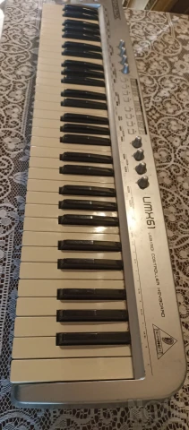 Behringer UMX61 USB/MIDI Controller