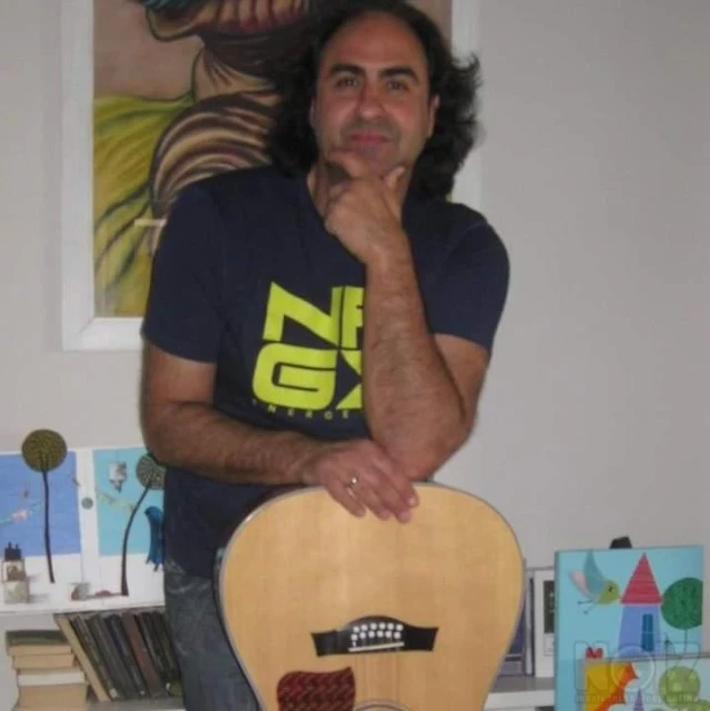 Μαθήματα ηλεκτρικής και ακουστικής κιθάρ