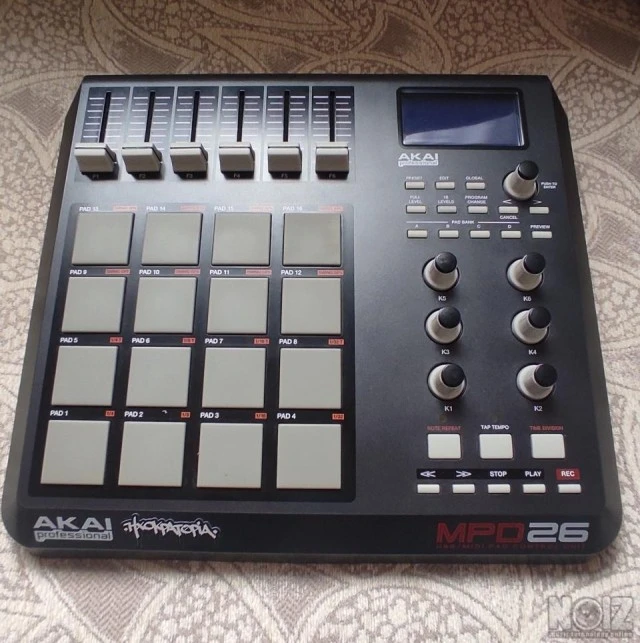 Akai MPD 26