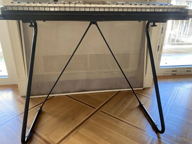 YAMAHA PSR-E323  Keyboard  61 Key Portab