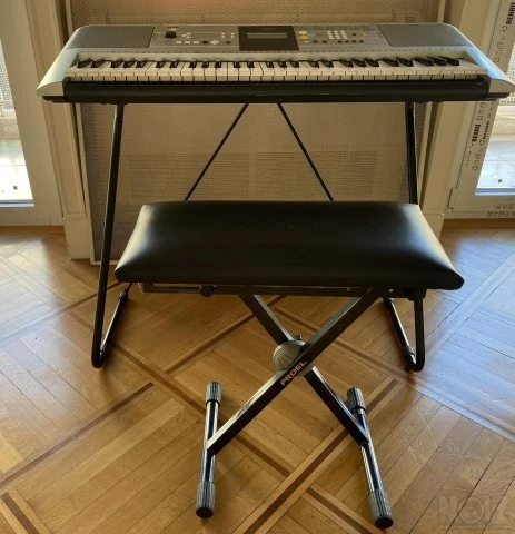 YAMAHA PSR-E323  Keyboard  61 Key Portab