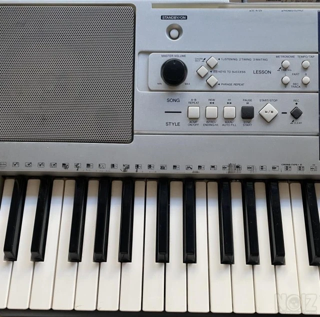 YAMAHA PSR-E323  Keyboard  61 Key Portab