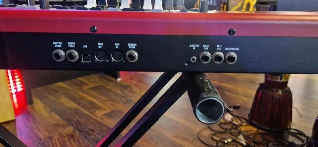 Nord electro 5d 73 με hard case