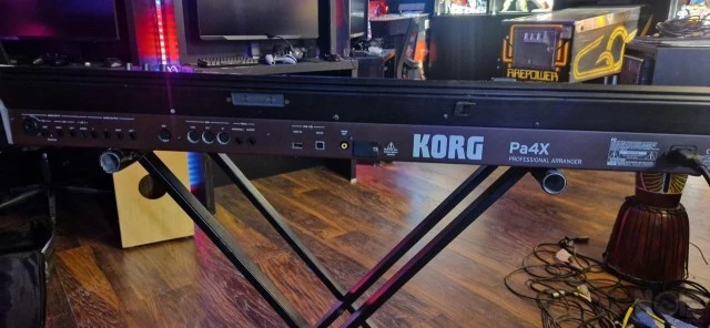 Korg pa 4 61 με μαλακή θηκη