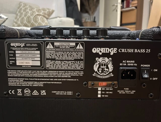 Orange Crush Bass 25 Black