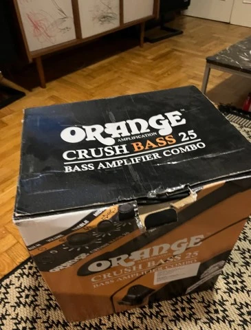 Orange Crush Bass 25 Black