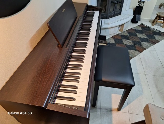 Yamaha YDP-144 