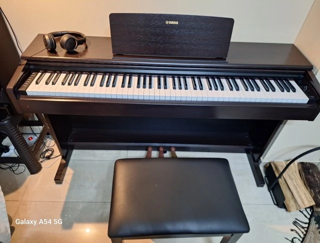 Yamaha YDP-144 