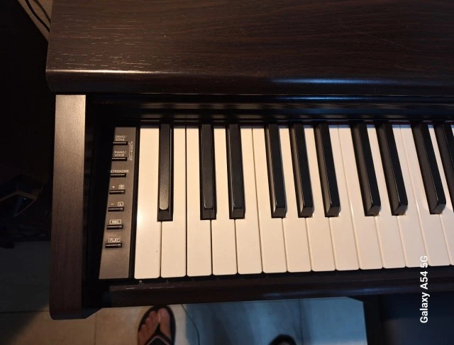 Yamaha YDP-144 