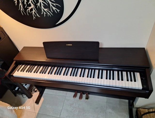 Yamaha YDP-144 