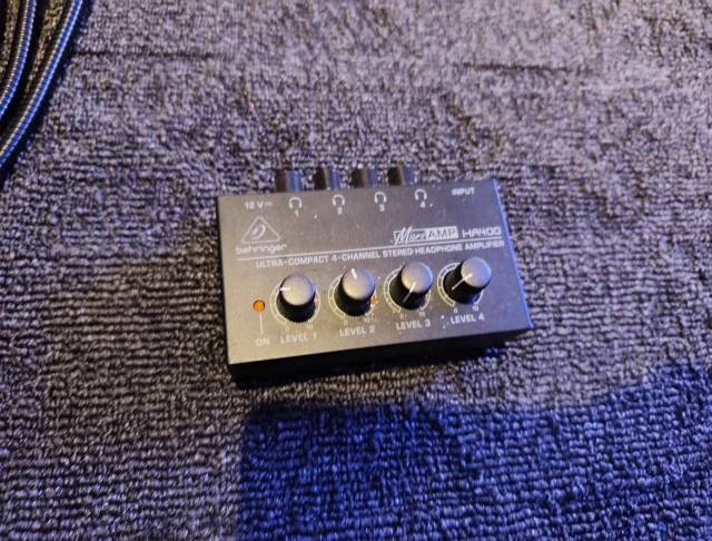 Behringer HA400 MicroAMP