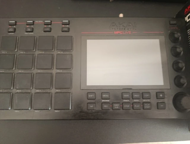 Akai MPC Live (+ κουτί + μπαταρία)