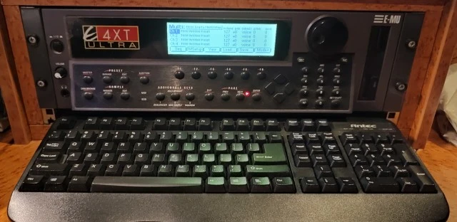 EMULATOR EMU4XT ULTRA σαν καινούργιο τέλεια κατάσταση με τη ζελατίνα στην οθόνη