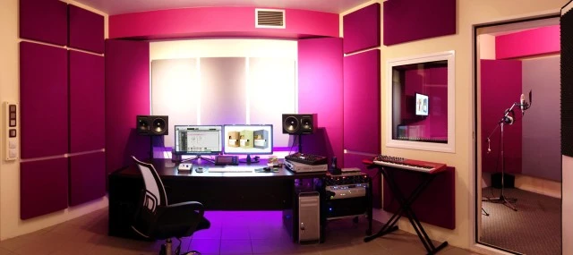 Πωλειται studio η ο εξοπλισμος λογω συνταξης!
