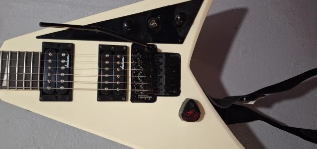 Jackson JS32