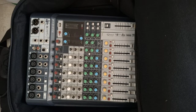 Soundcraft Signature 10