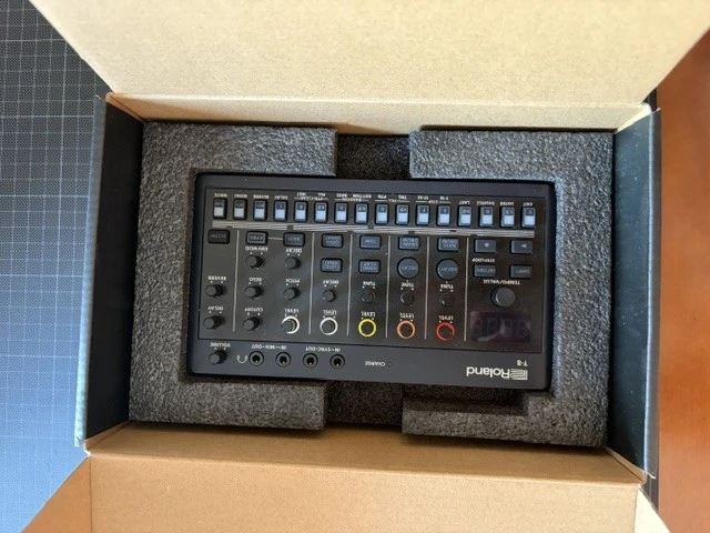 Roland Aira Compact T-8