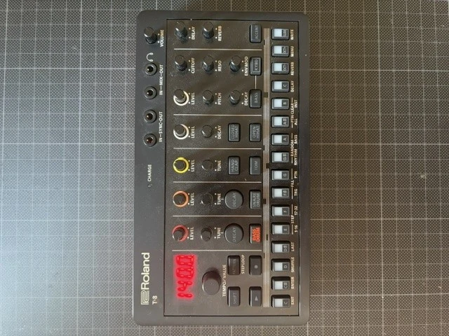Roland Aira Compact T-8