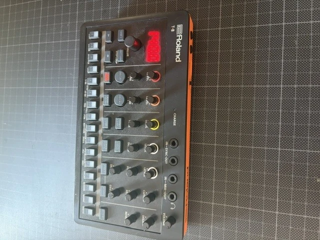 Roland Aira Compact T-8