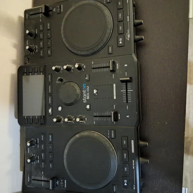 Stanton SCS.4DJ DJ κονσόλα ΜIDI πληκτρολόγιο 49 πλήκτρων σετ