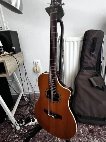 Line 6 Variax Acoustic 700