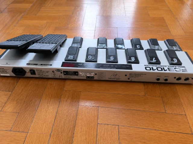 Behringer FCB1010 MIDI Foot Controller