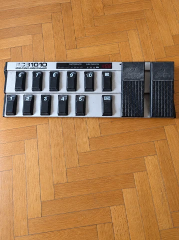 Behringer FCB1010 MIDI Foot Controller