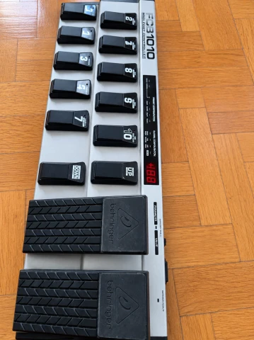 Behringer FCB1010 MIDI Foot Controller