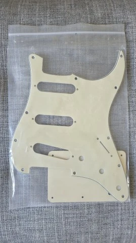 Stratocaster Pickguard (Cream/Aged White)