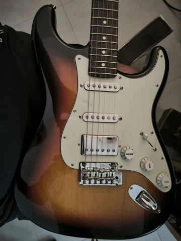 Fender Made in Japan Hybrid II Stratocaster