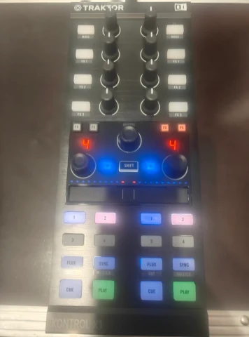 Native Instruments Traktor Kontrol X1 MK2