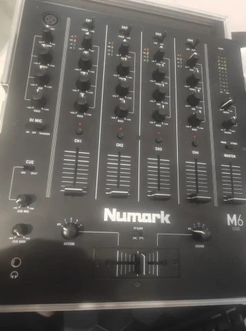 Native Instruments Traktor Kontrol X1 MK2