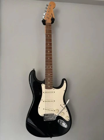 Squier by Fender Bullet Stratocaster Black